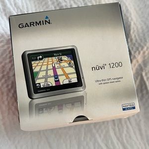 Garmin nüvi 1200 3.5-Inch Portable GPS Navigator with Mount and Charger
